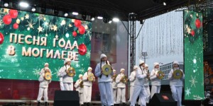 Хиты и танцы на морозе: как «Песня года в Могилеве» согрела сотни зрителей