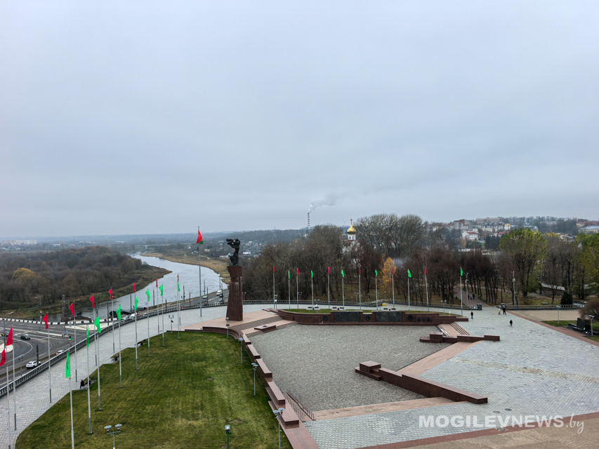 Память в камне: площадь Славы. Фото