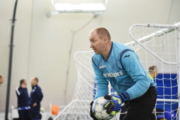 Ветераны энергетики сразились на мини-футбольном турнире в Могилеве