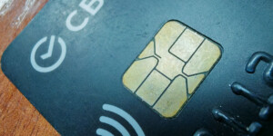 Попросил карту «сходить в магазин» и исчез: в Могилеве гость обокрал пенсионерку