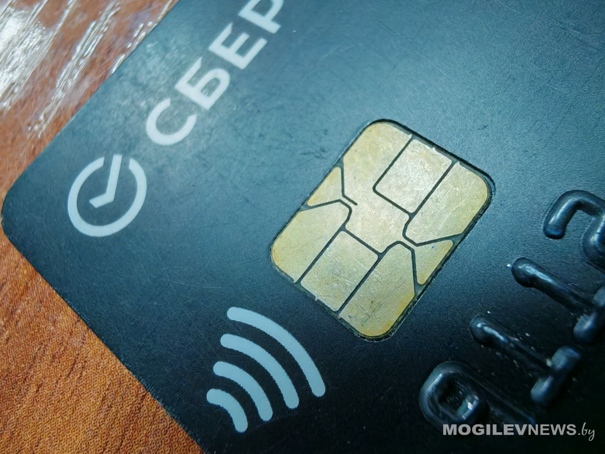 Попросил карту «сходить в магазин» и исчез: в Могилеве гость обокрал пенсионерку