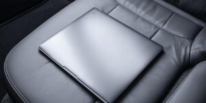 «Ничего не знаю»: таксист в Могилеве попался на краже забытого ноутбука