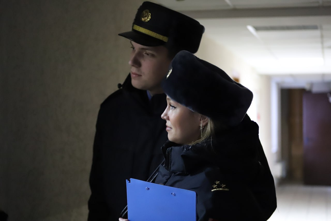 «Изучаю английский, собираюсь освоить китайский!»: рассказываем об особенностях работы сотрудников миграционной службы