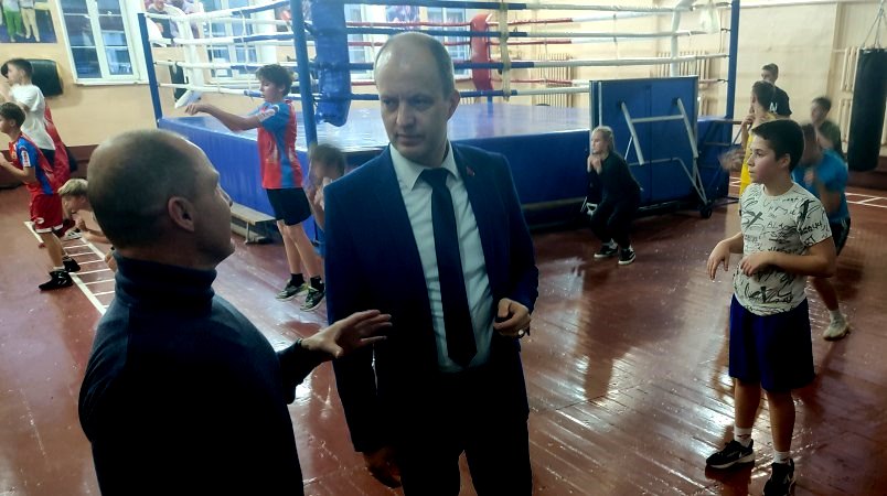 Условия для занятий детей в СДЮШОР «Спартак-35» изучила облорганизация профсоюза