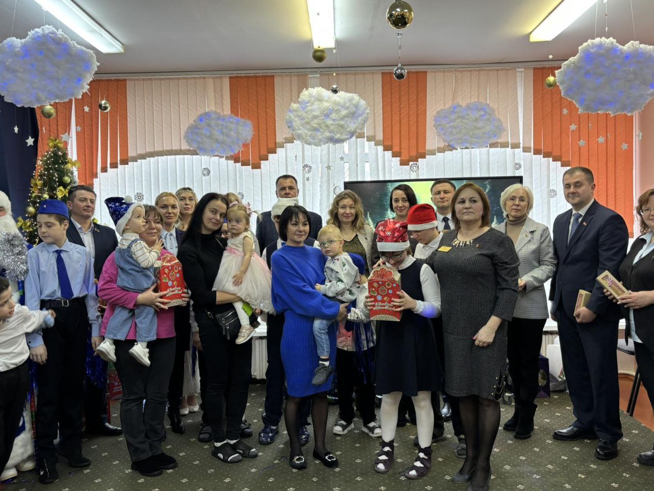 Тепло сердец и детские улыбки: поздравления принимали воспитанники центра коррекционно-развивающего обучения и реабилитации