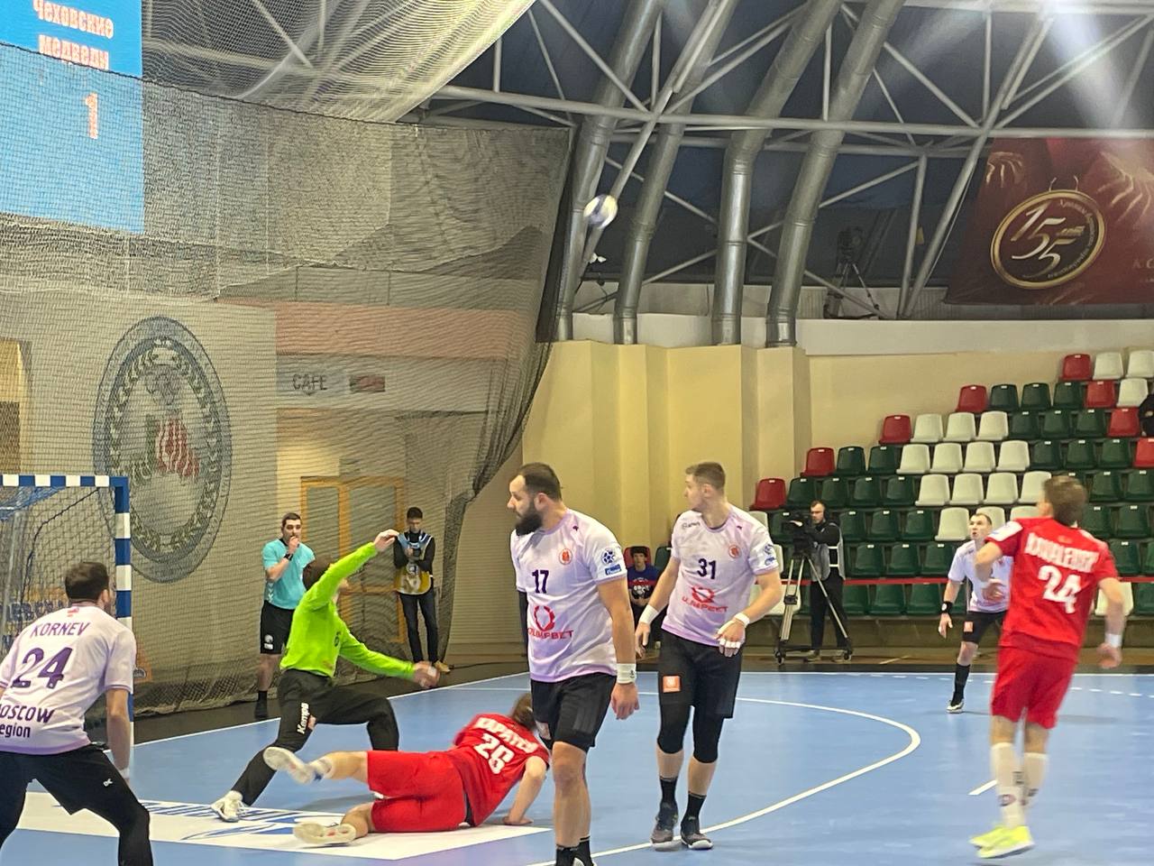 «Чеховские медведи» побеждают «Машеку» в гандбольной Лиге SEHA-Газпром