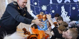 «Мы всегда рядом»: Иван Кубраков поздравил воспитанников мстиславской школы-интерната