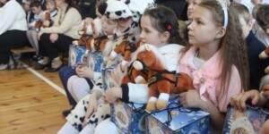 «Профсоюзы — детям»: как в Мстиславской школе-интернате дарили веру в чудо перед Новым годом