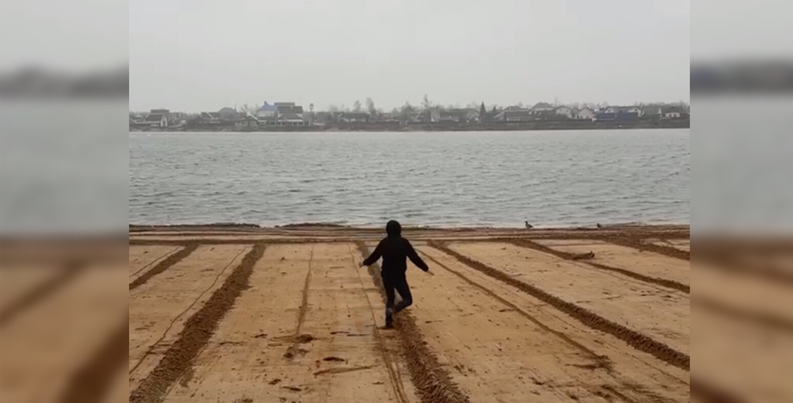 Посмотрите, как В Могилеве расширили пляж Святого озера