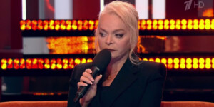 Лариса Долина пообещала вернуть деньги покупательнице спорной квартиры