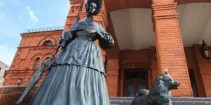 Премьеры, классика и новогодние спектакли. Узнали январский репертуар Могилевского драмтеатра