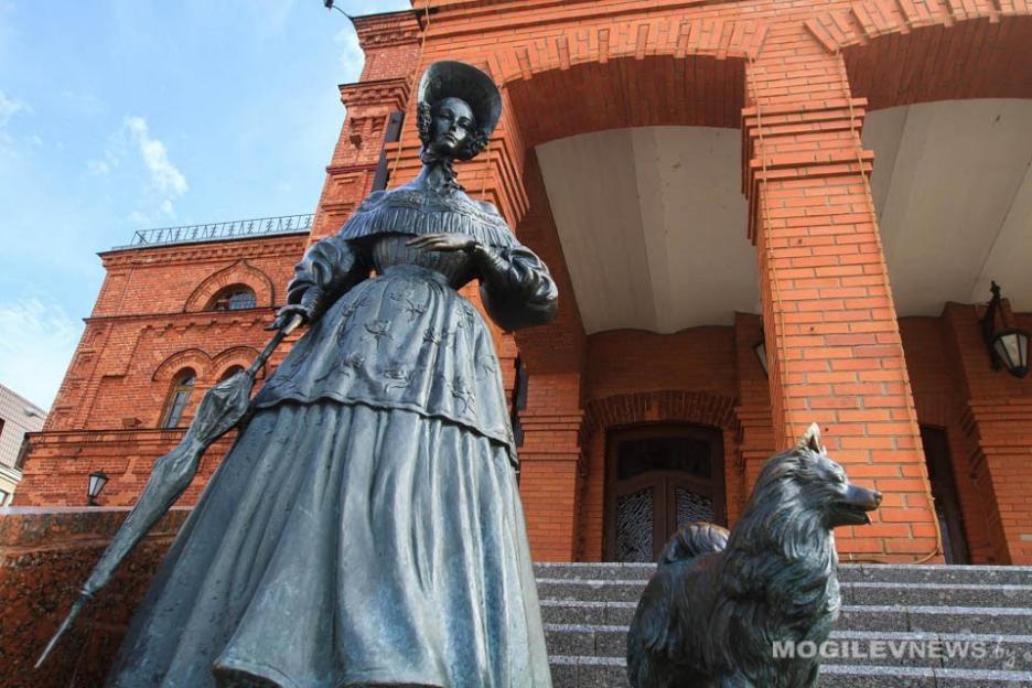 Премьеры, классика и новогодние спектакли. Узнали январский репертуар Могилевского драмтеатра