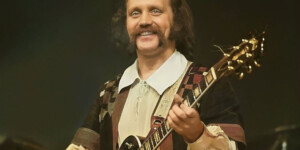 «Я же ваш!»: сибиряк, который стал голосом Беларуси. 85 лет Мулявину