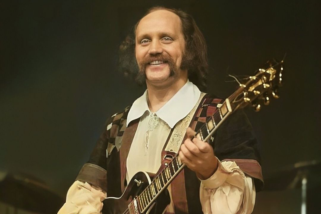 «Я же ваш!»: сибиряк, который стал голосом Беларуси. 85 лет Мулявину