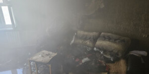 Пенсионера с отравлением дымом спасли могилевские спасатели при пожаре в квартире