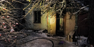 Пожар в Шклове: двое спасены из горящего дома на улице Советской