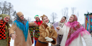 Традиции, каша и хороводы: как Могилев отметил Рождество в парке «Подниколье». Фото