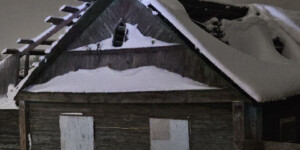 В дыму и огне: 59-летнюю женщину спасли из горящего дома в Могилеве