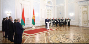 Лукашенко привел к присяге новых судей и вручил госнаграды: обновление высших судов Беларуси