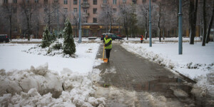 Внутридворовые территории, дороги, остановки: областная санэпидслужба выявила нарушения по уборке снега, наледи и проведении противогололедных мероприятий