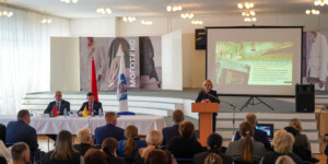 Председатель концерна «Беллегпром» обсудила с коллективом ОАО «Моготекс» ключевые аспекты Послания Президента. Фото