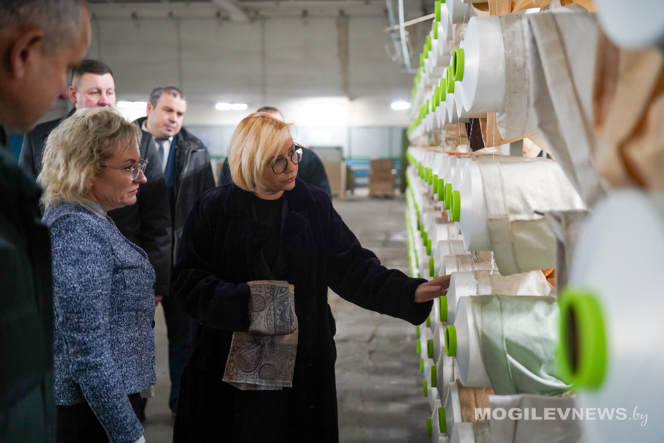 «Вы отвечаете за безопасность страны»: Надежда Лазаревич о миссии ОАО «Моготекс» и легкой промышленности. Фото