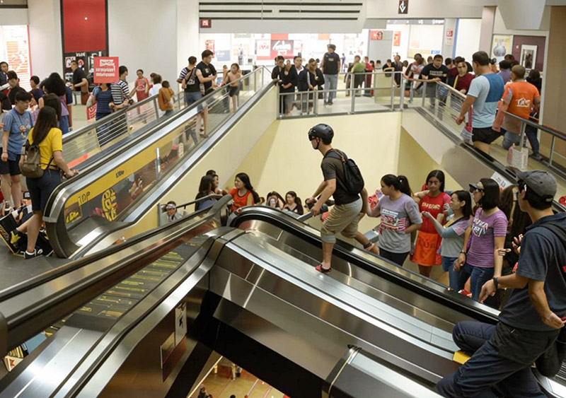 Шалость на эскалаторе: моральный вред за падение и перелом суд «оценил» в Br7 тыс.