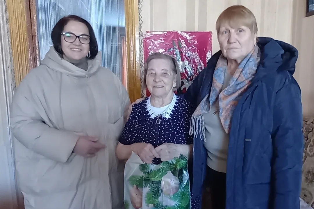 Акция «От всей души»: благодарность за труд и созидание выразили в Глуске ветеранам медицины