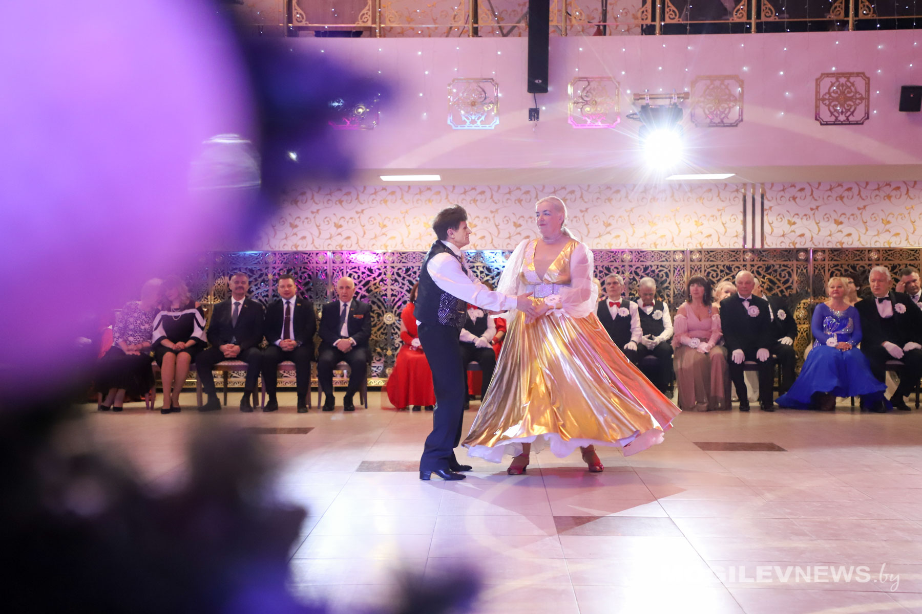 Рождественская симфония мудрости и грации: в Могилеве прошел традиционный бал для пожилых людей