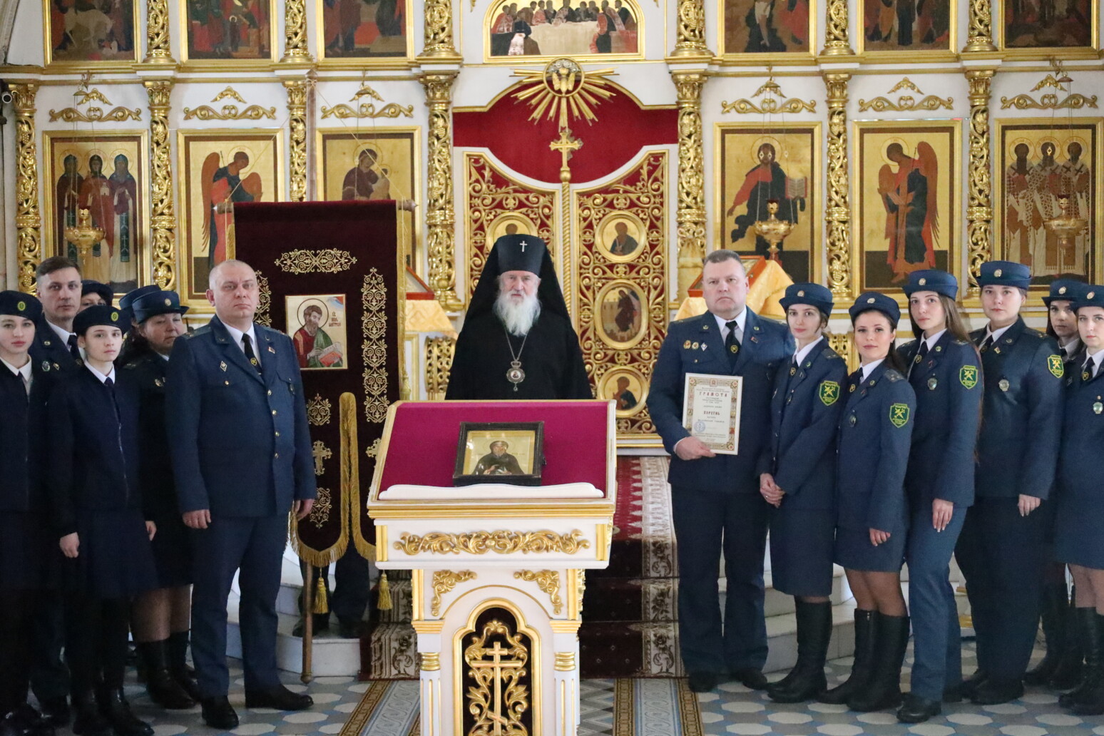 Архиепископ Софроний освятил и вручил хоругвь Могилевской таможне. Фото