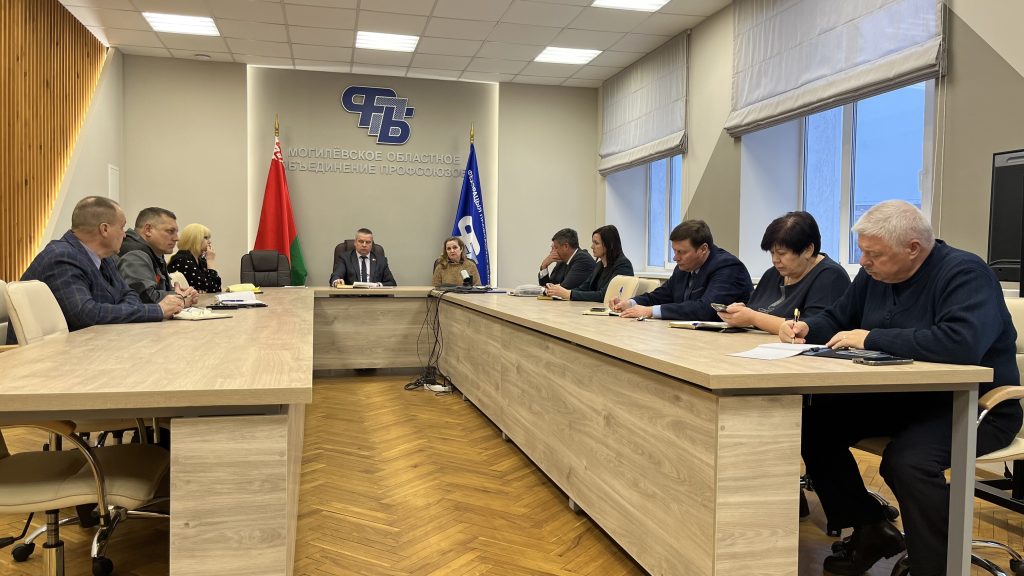 Могилев готовится к мощному снегопаду: профсоюзы запускают горячую линию для помощи жителям