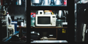 Выгнала, забрала, сдала в ломбард: в Могилеве хозяйка устроила «бизнес» на вещах жильцов