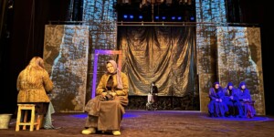 Проникновенная игра актеров и народный юмор: посмотрели, как в облдрамтеатре проходит подготовка к премьере спектакля «Трибунал»