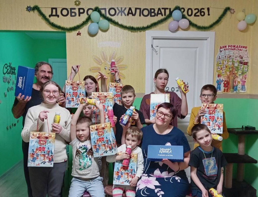 Вкусные и полезные подарки от «Бабушкиной крынки» вручили многодетным и приемным семьям Осиповичского района