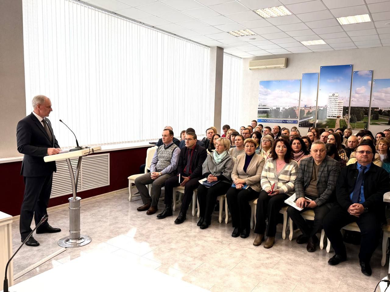 Сенатор Константин Сиротин обсудил с коллективом «Могилевхимволокно» приоритеты Послания Президента Беларуси и новой Программы развития