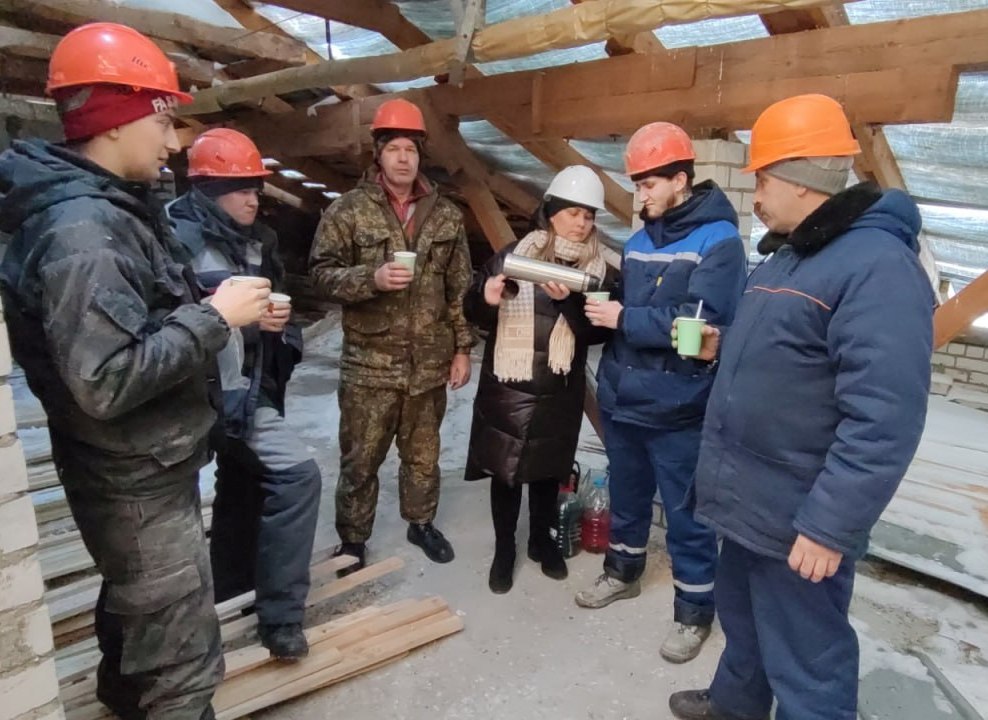 Горячий чай в крещенские морозы: профсоюз помогает работникам в холода