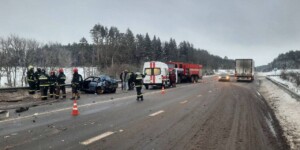 Разный рисунок протектора и скорость: на кольцевой под Могилевом Opel врезался в фуру, есть пострадавшие