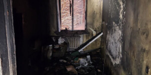 Соседи вызвали спасателей: пенсионерку спасли из горящей квартиры в Могилеве