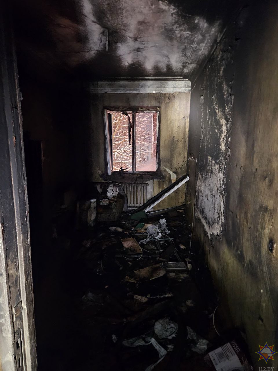 Соседи вызвали спасателей: пенсионерку спасли из горящей квартиры в Могилеве