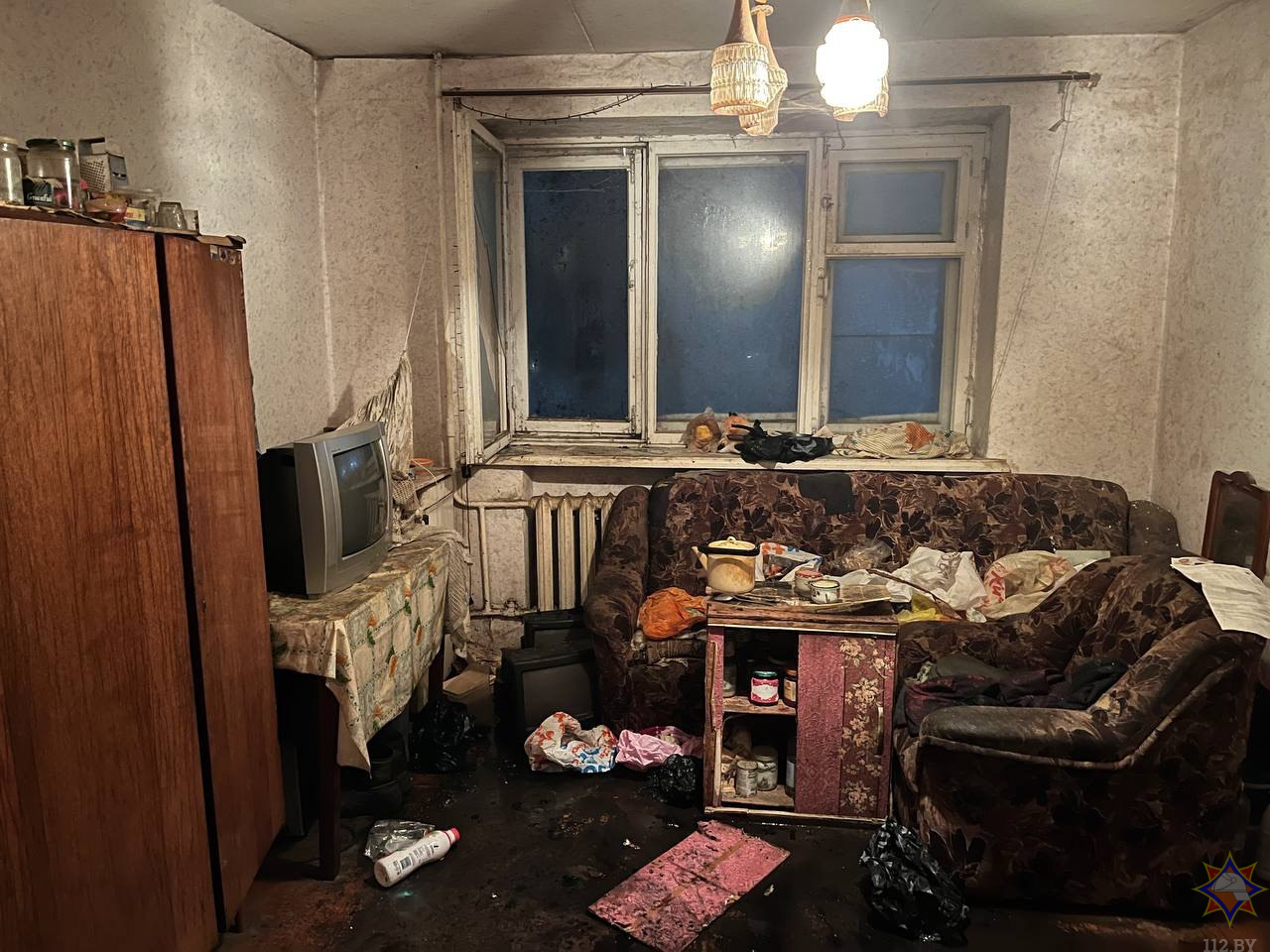 Вынес на руках и потушил ведрами: в Быхове очевидец спас мужчину во время пожара в общежитии