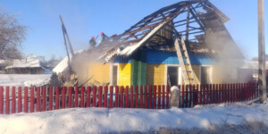 Проезжал мимо и бросился на помощь: работник МЧС в нерабочее время спас пенсионерку при пожаре