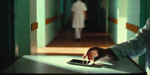 «Выписал» телефон у санитарки: пациент могилевской больницы совершил кражу