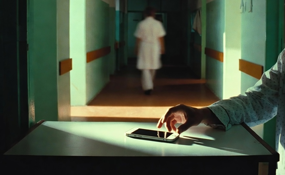 «Выписал» телефон у санитарки: пациент могилевской больницы совершил кражу