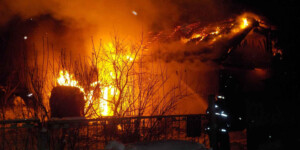 Соседи вынесли из огня 94-летнюю хозяйку: подробности пожара в деревне Каменка под Бобруйском