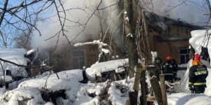 В Могилеве произошел пожар в частном доме: пострадали двое, огонь уничтожил крышу и имущество