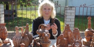 Живая глина и купальский пояс: как мастерица из Климовичей возрождает забытые техники