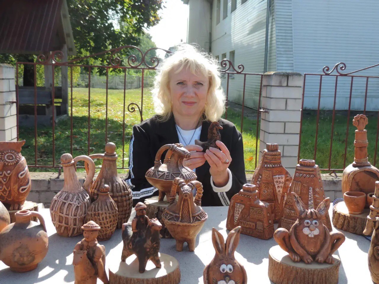 Живая глина и купальский пояс: как мастерица из Климовичей возрождает забытые техники