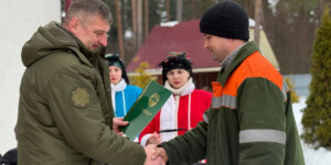 Тепло праздника — тем, кто трудится в лесу: в День защитников Отечества чествовали работников, ликвидирующих последствия стихии