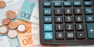 Плательщикам НПД напомнили о дополнительных пенсионных взносах: срок — до 31 марта