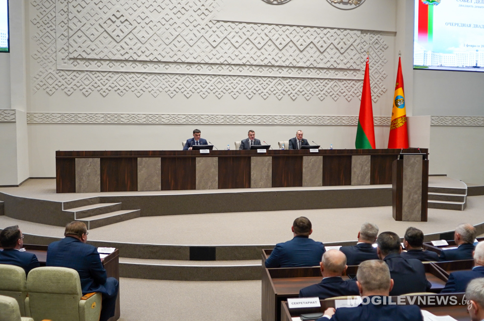 На сессии облсовета заслушали отчет о социально-экономическом развитии региона за 2025 год. Фото